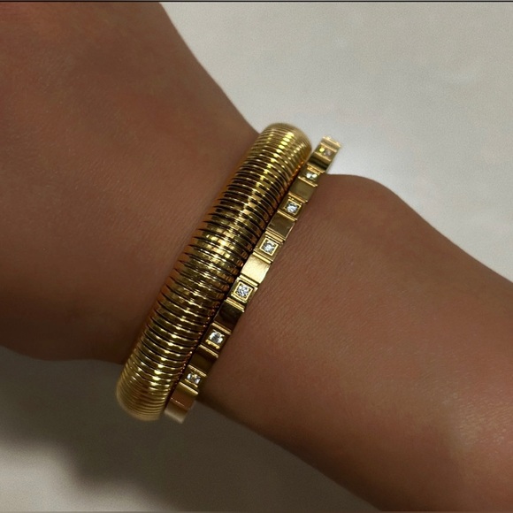 LALA JEWELRY 18k Gold Plated Titanium Steel Bracelet - Picture 4 of 8